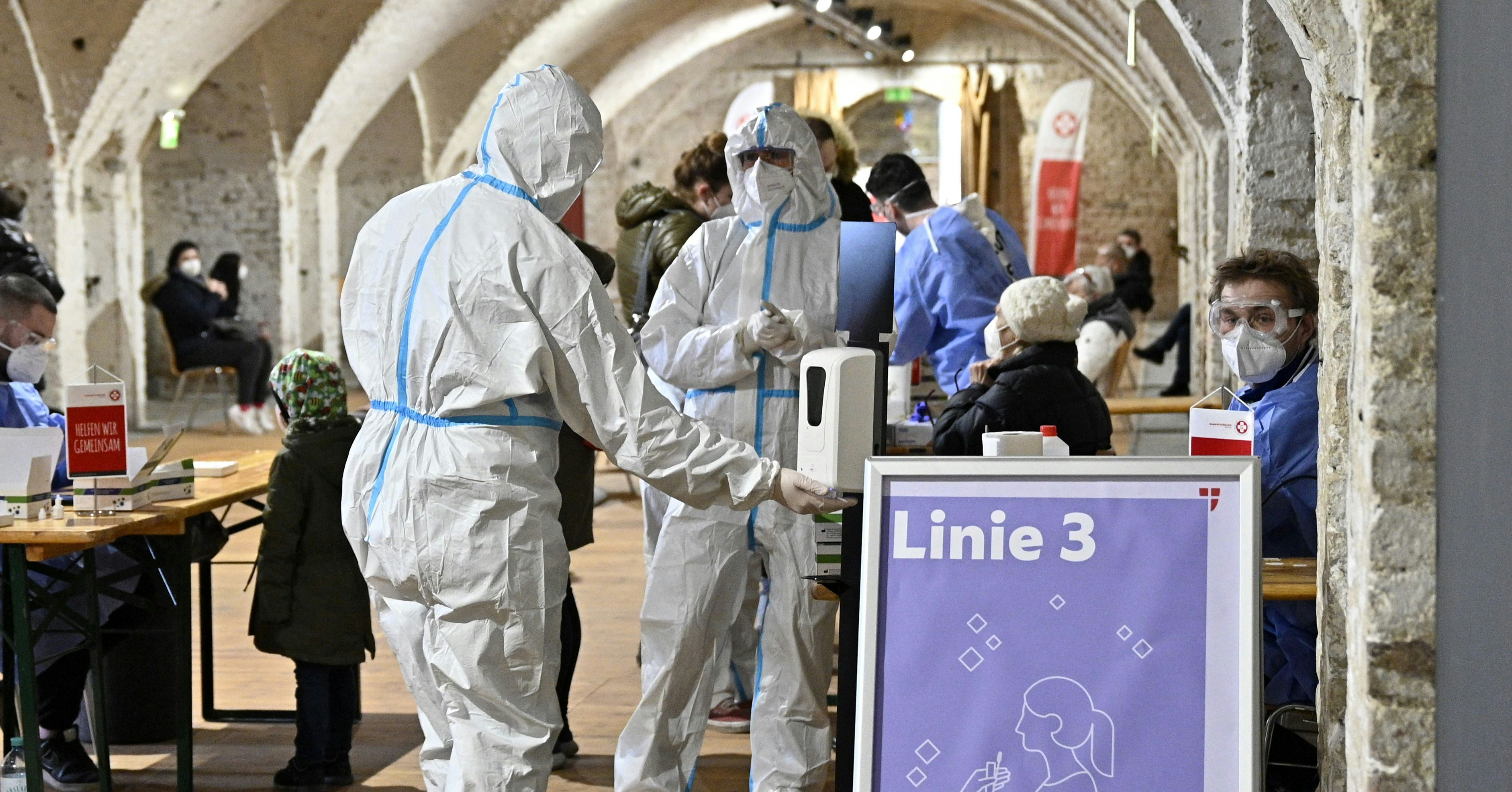 Corona-Teststraße im Schloss Neugebäude in Wien-Simmering