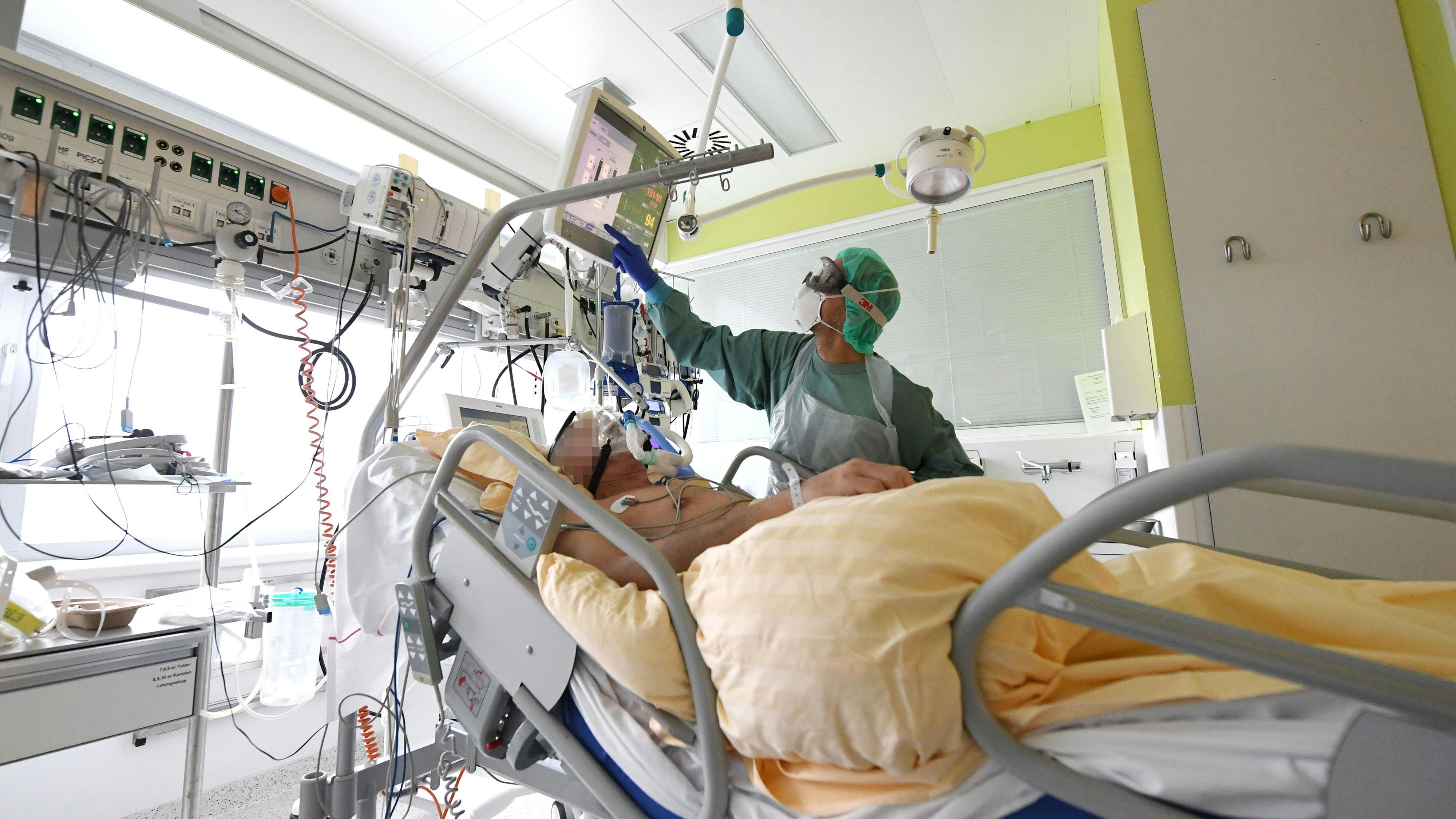 Ein Covid-Patient auf der Intensivstation in Tulln (Symbolbild).