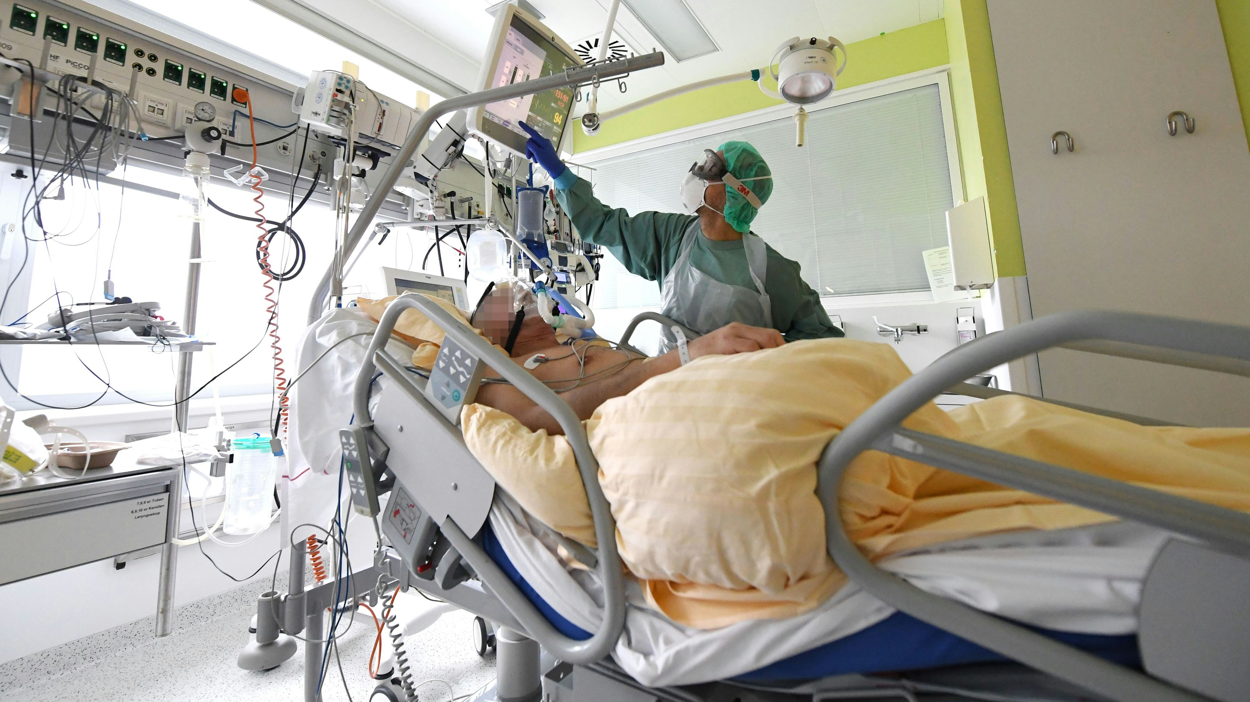 Ein Covid-Patient auf der Intensivstation in Tulln (Symbolbild).