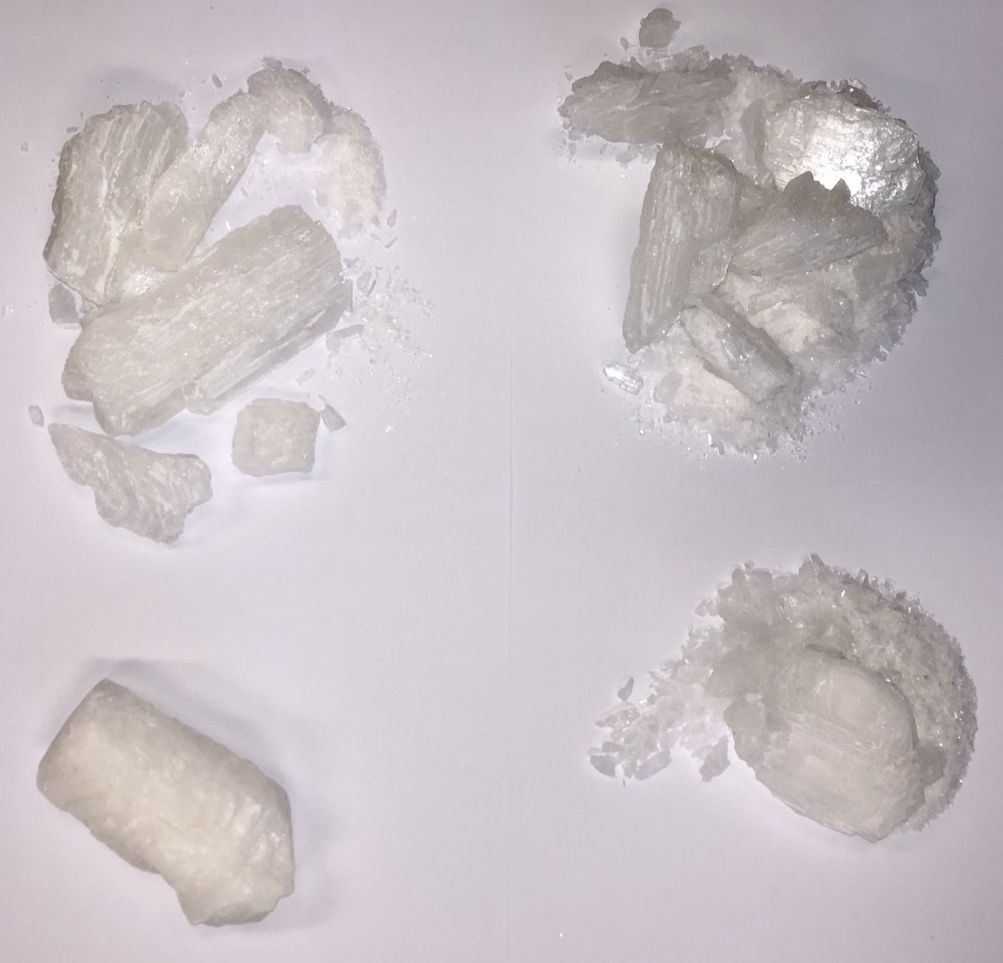 Insgesamt stellten die Beamten 624,4 Gramm Crystal Meth, 5,5 Gramm Kokain sowie eine fünfstellige Bargeldsumme sicher.