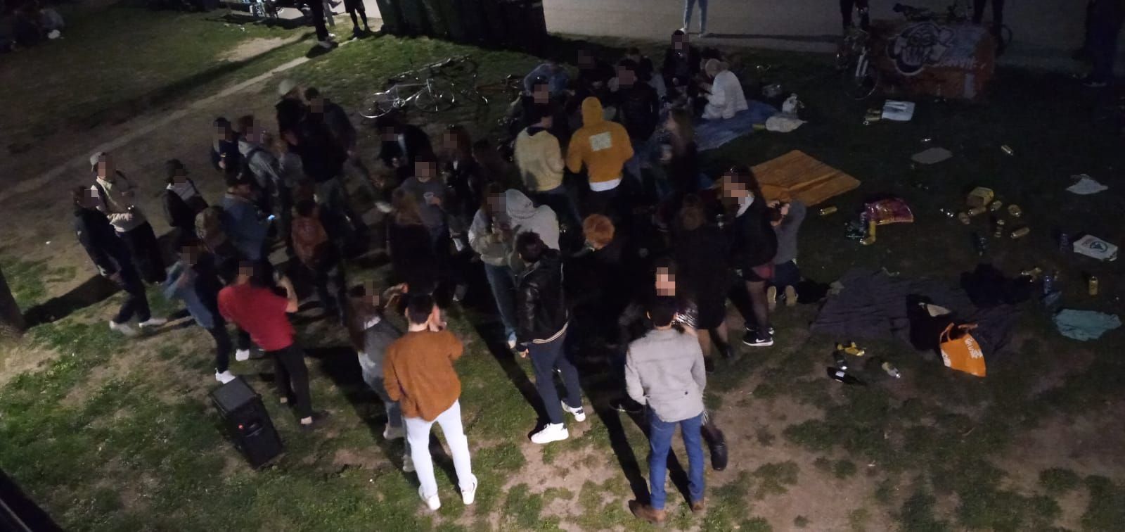 Die Jugendlichen hielten sich nicht an die Corona-Maßnahmen.