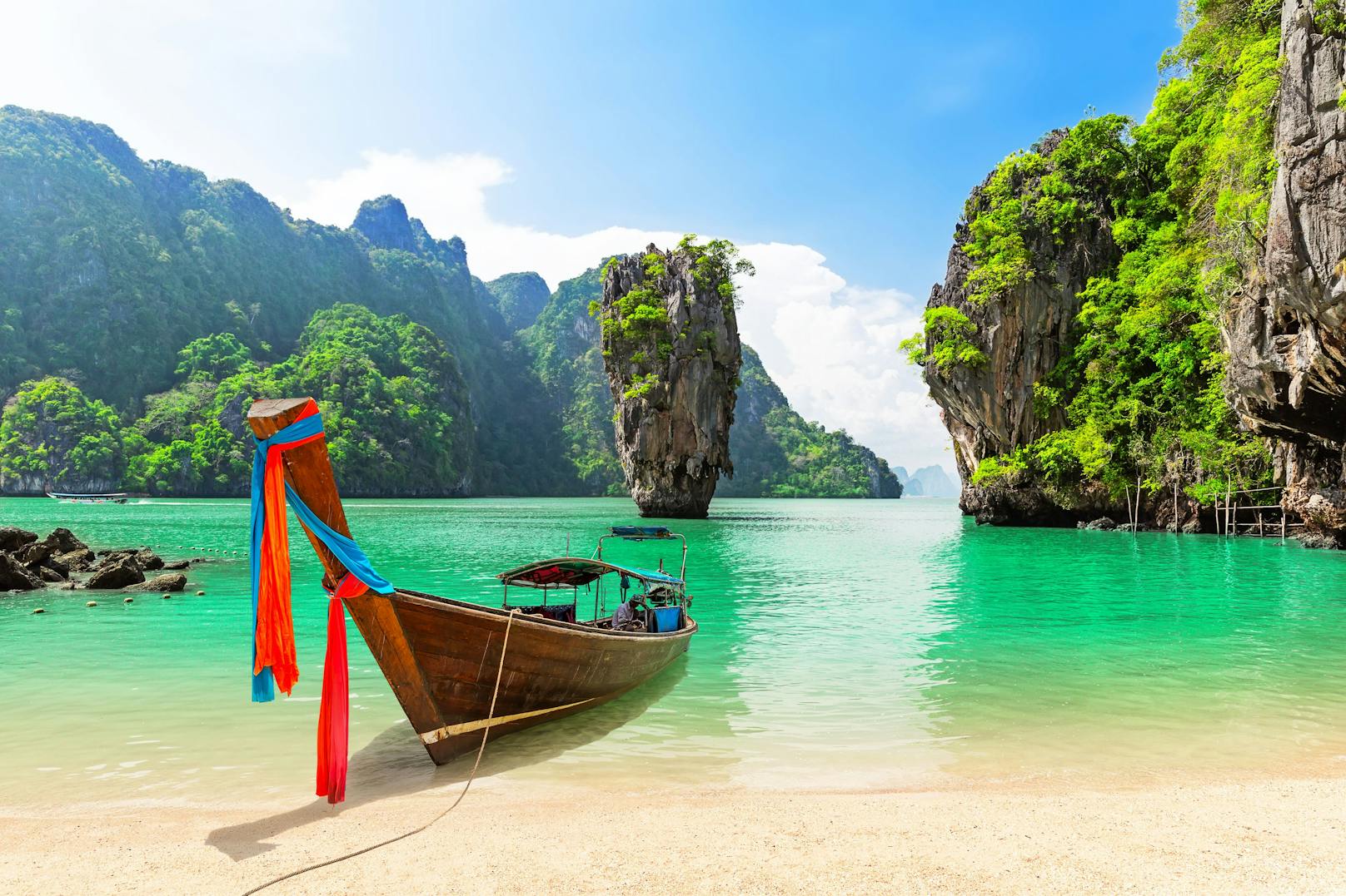 Berühmt aus einem James-Bond-Film: Der Drehort in der Phang Nga-Bucht liegt nahe der Insel Phuket.