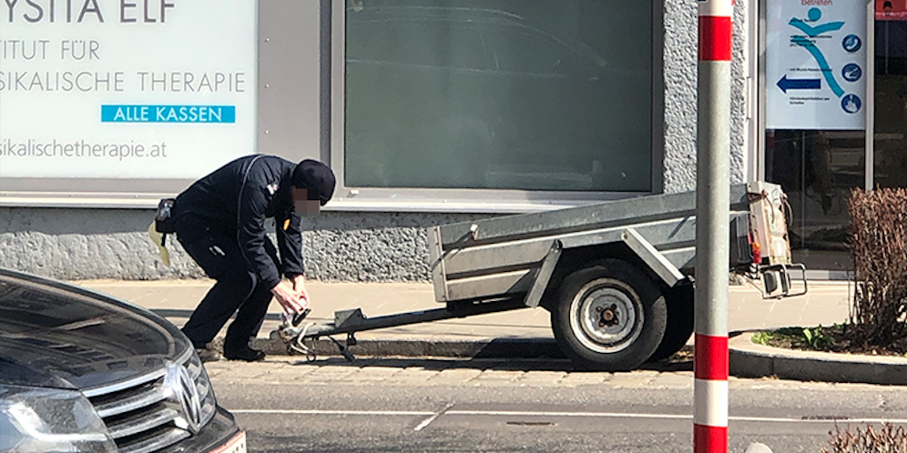 Dieser Anhänger kassierte eine Parkstrafe