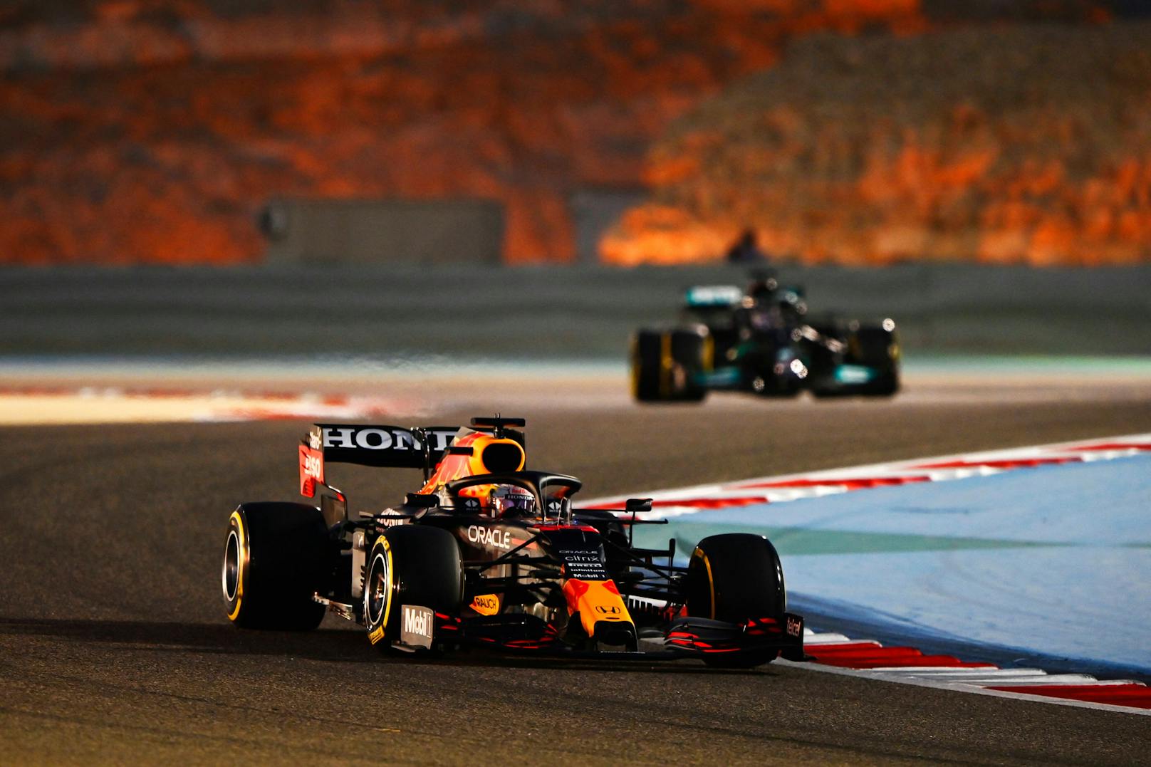 Max Verstappen und Lewis Hamilton.