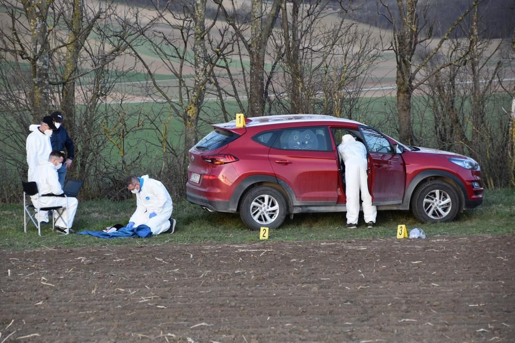 Ermittler bei der Tatortarbeit