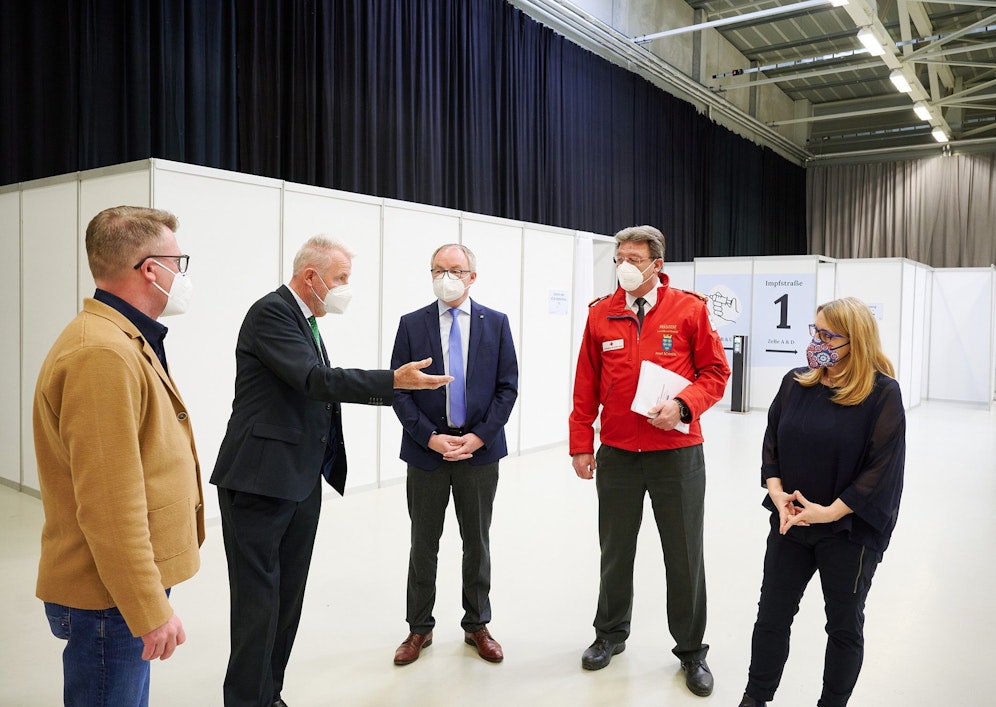 Neustadts Bürgermeister Klaus Schneeberger, Pernkopf, RKNÖ-Chef Josef Schmoll und Königsberger-Ludwig.