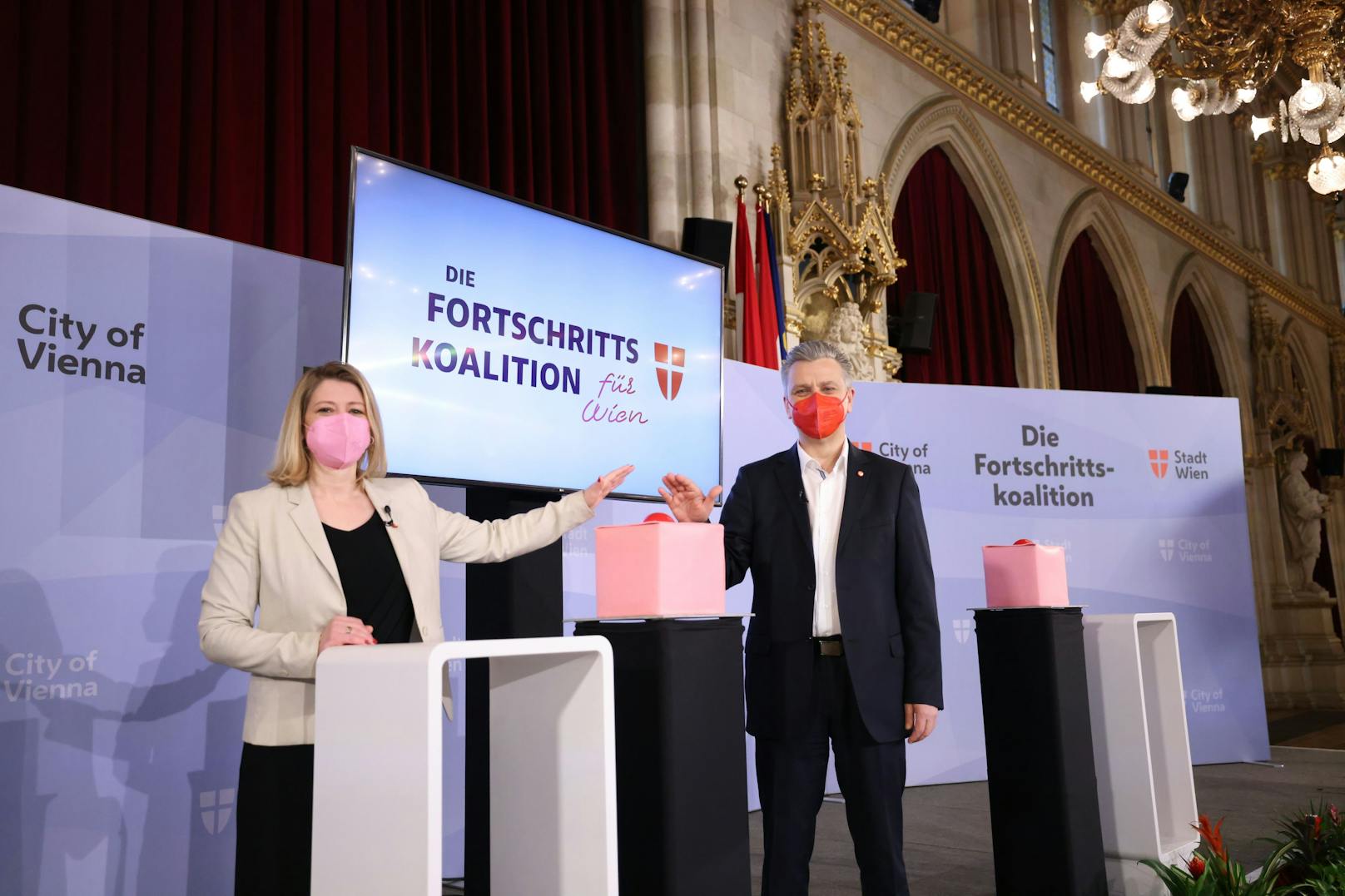 Rot-Pink präsentierte Regierungsmonitor in Wien. 