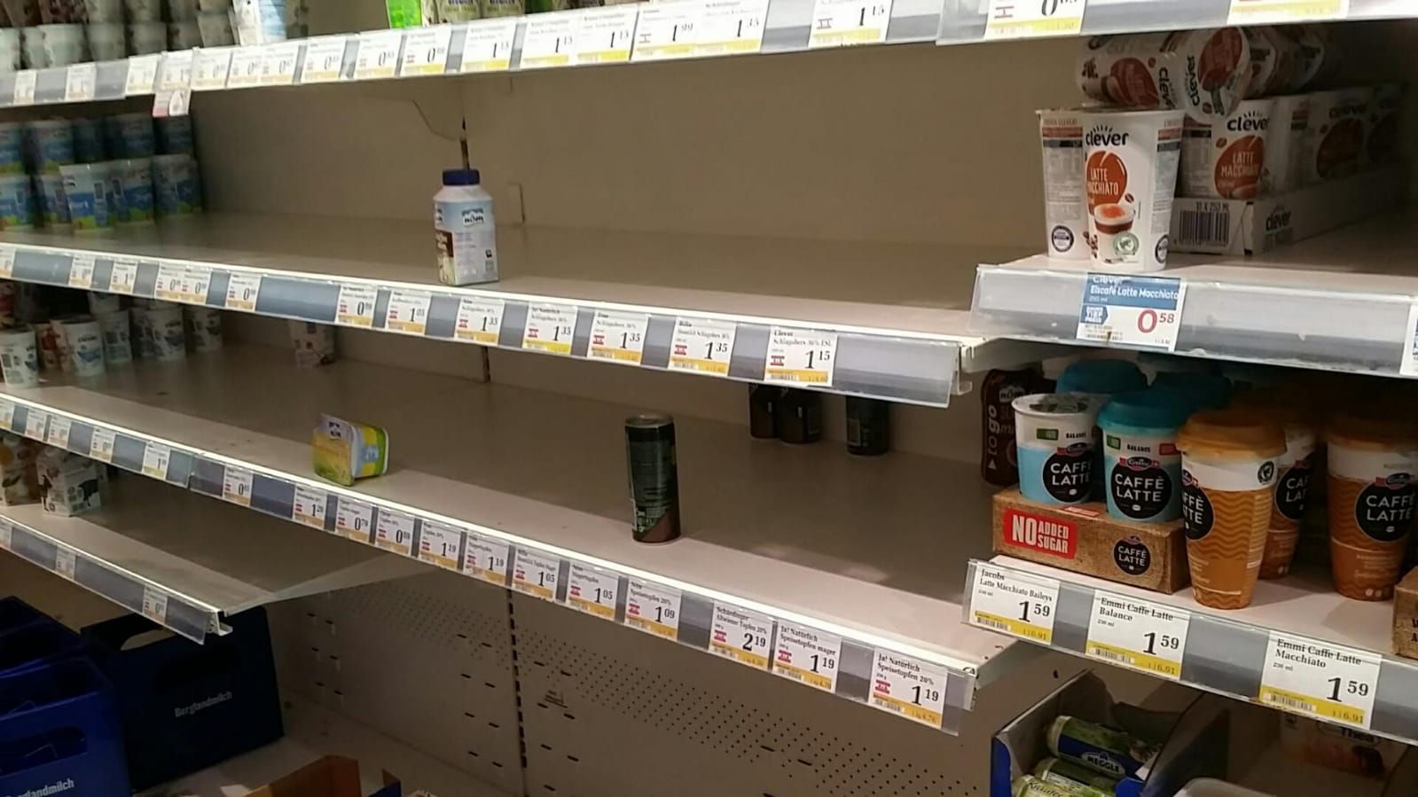 Hamsterkäufe vor dem Oster-Lockdown in Wiener Supermärkten am 29. März 2021