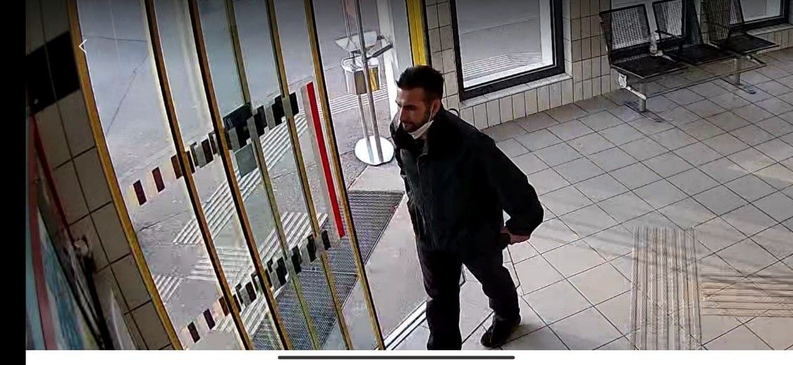 Dieser Mann wird gesucht.