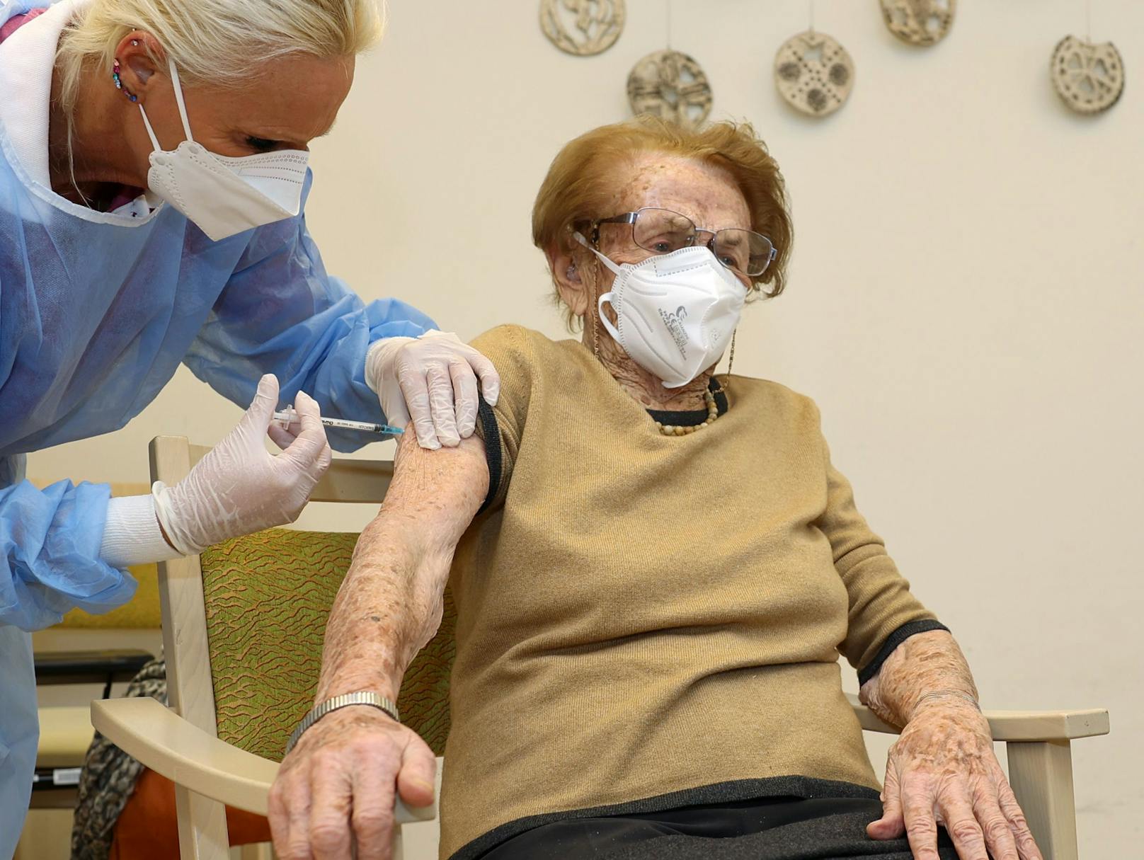 Die 105-Jährige aus Wien-Simmering empfiehlt allen die Impfung.