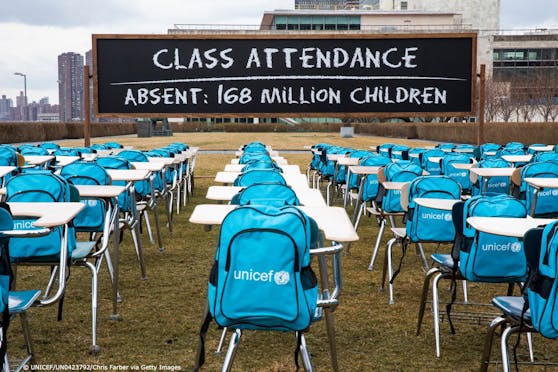 Die UNICEF enthüllte in New York ein "pandemisches Klassenzimmer"