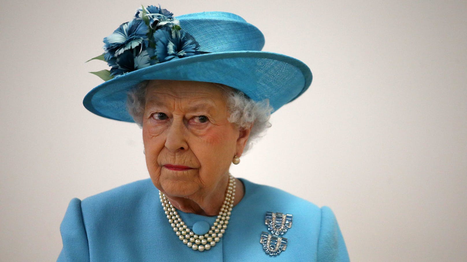 <strong>Queen Elizabeth II.</strong> ignoriert das TV-Interview mit Herzogin Meghan und Prinz Harry. Sie will sich lieber "wichtigen Fragen" widmen, so der Palast.