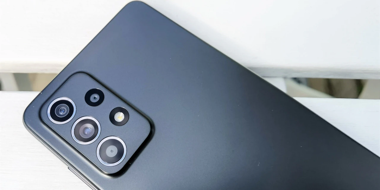 Samsung Galaxy A52 dengan kamera yang cukup baik