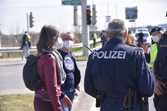 Ex-Wien-Vize Birgit Hebein vor Ort