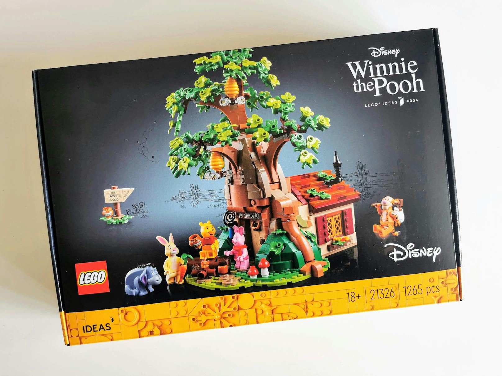 Mit dem neuen LEGO Ideas Set geht es mitten hinein in ein Abenteuer mit Winnie Puuh und seinen tierischen Freunden und einem ganzen Baumhaus.