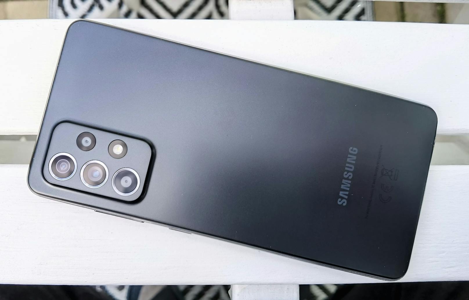 349 Euro lässt zwar auf Mittelklasse schließen, die technischen Daten des&nbsp;Samsung Galaxy A52 lassen dieses Segment aber alt aussehen.
