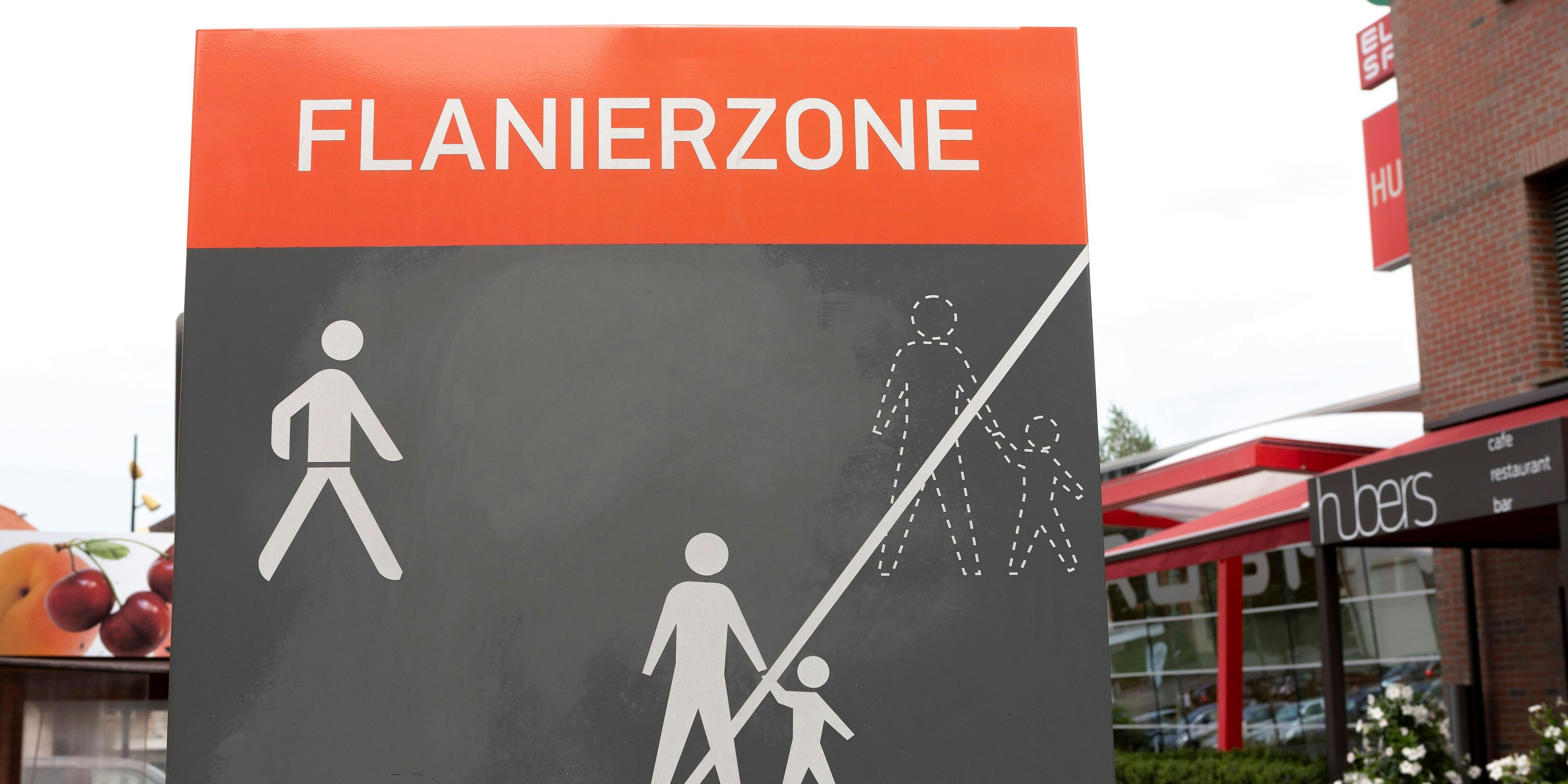 Schild an der Fußgängerzone in Gözis