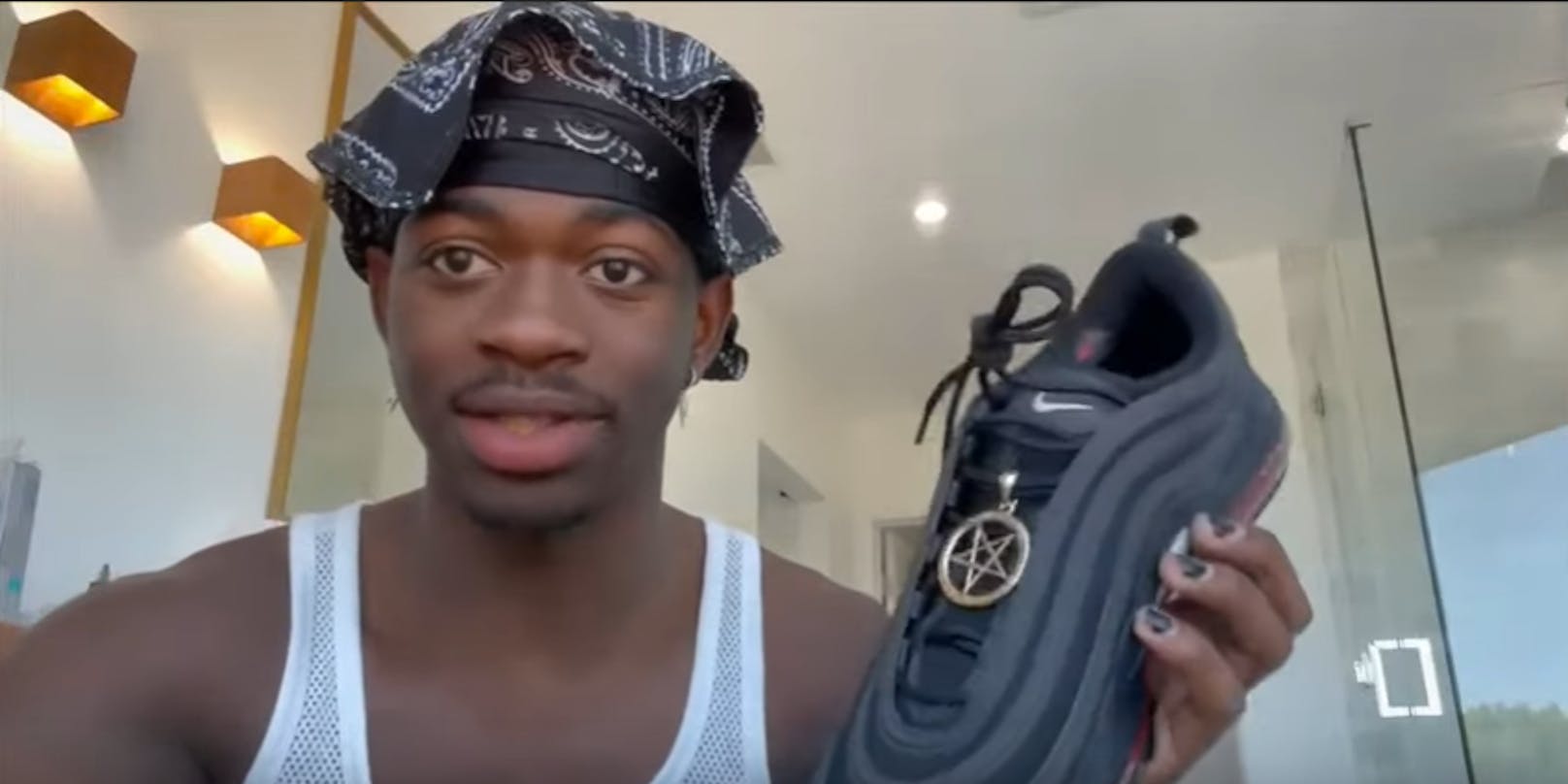 Musiker <strong>Lil Nas X</strong> ist stolz auf sein erstes selbst designtes Sneaker-Modell.<br>