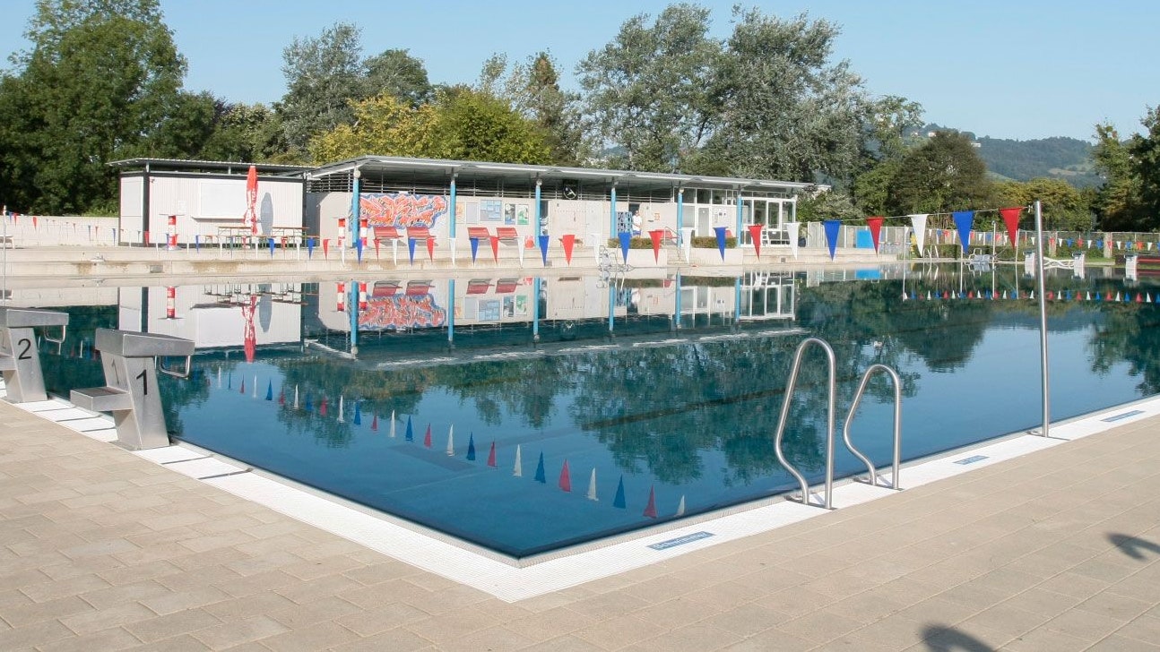 Das Sportbecken im Linzer Parkbad soll, wenn es nach den Plänen der ÖVP geht, im Winter überdacht werden.