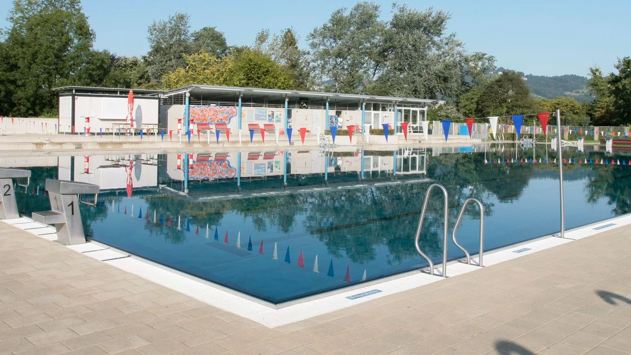 Das Sportbecken im Linzer Parkbad soll, wenn es nach den Plänen der ÖVP geht, im Winter überdacht werden.