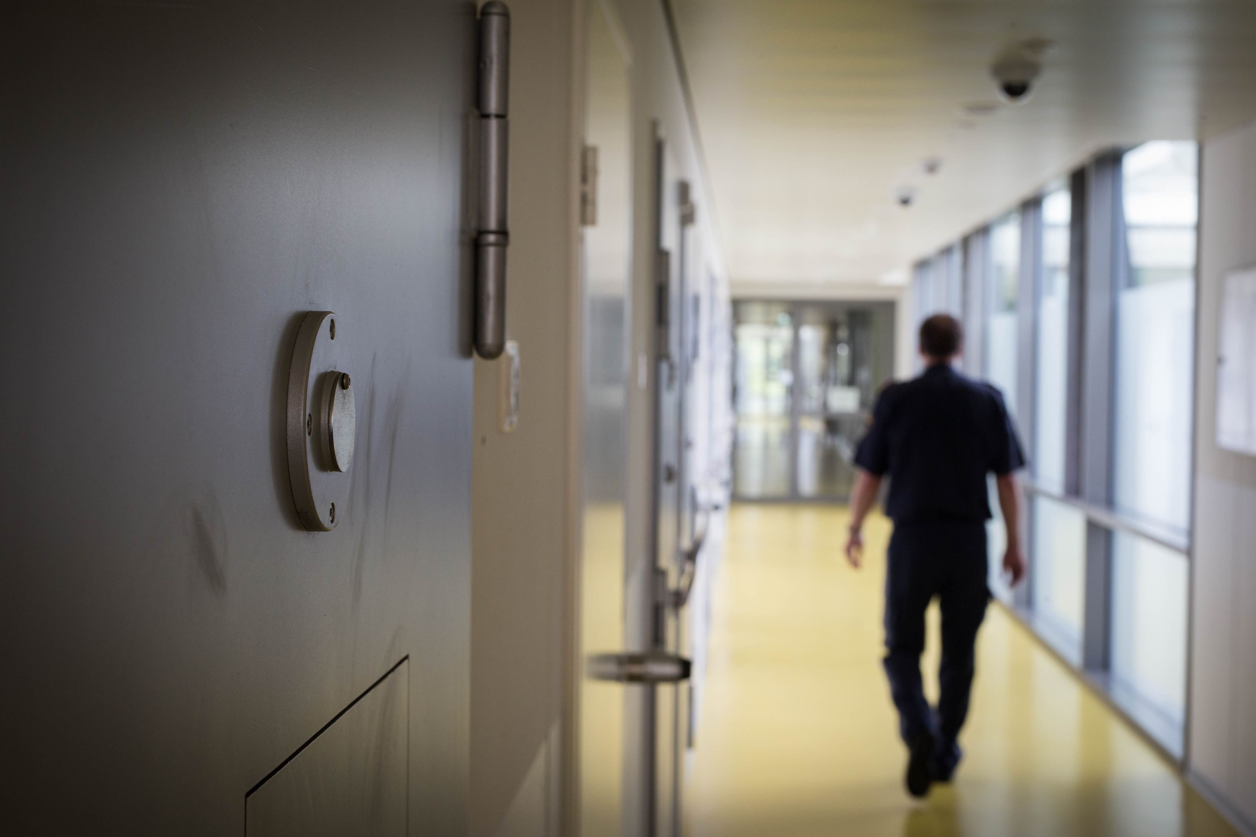 Die Gewerkschaft tobt: Insassen sollen vor den Justizwachebeamten geimpft werden. 