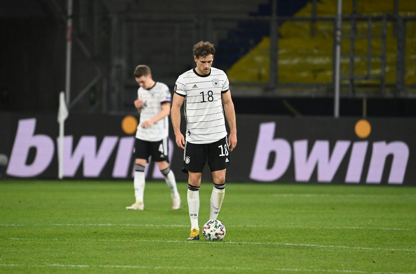 Die DFB-Elf blamiert sich gegen Nordmazedonien. 