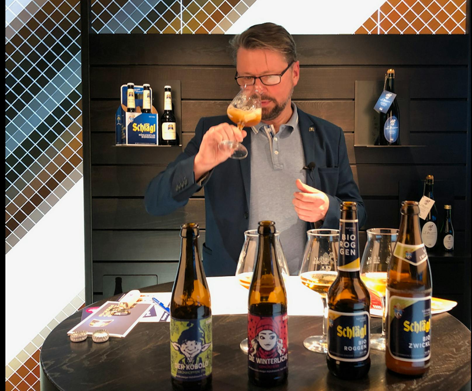 Bier-Sommelier Markus Reitinger führt online durch die Verkostung.