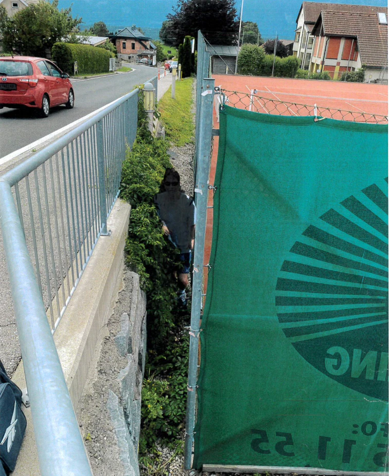 Das ist der Durchgang, in dem das Unglück geschah.