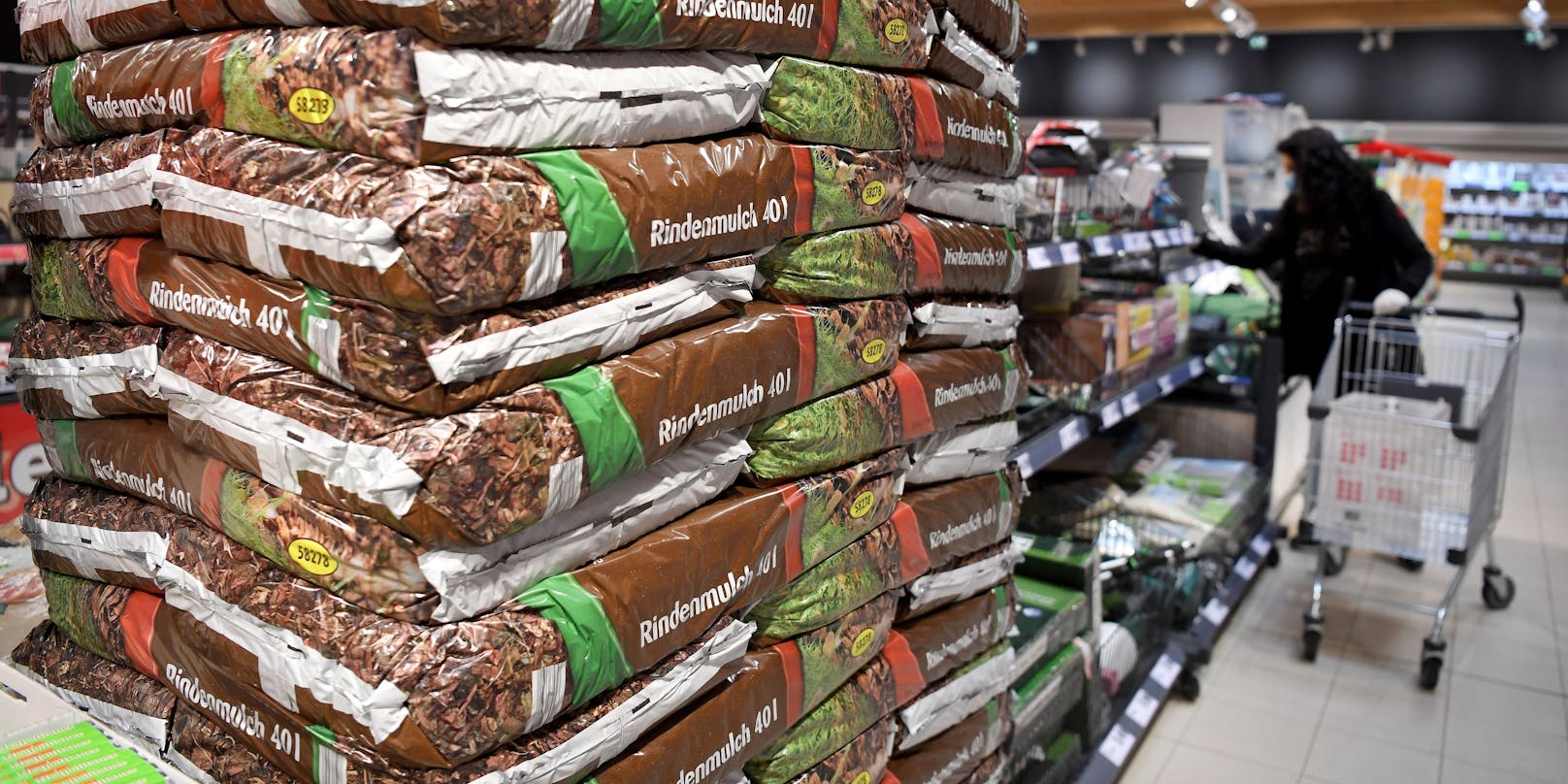 Saisonales Warenangebot in einem Wiener Supermarkt: Anders als im ersten Lockdown 2020 bleibt das Warenangebot nicht eingeschränkt