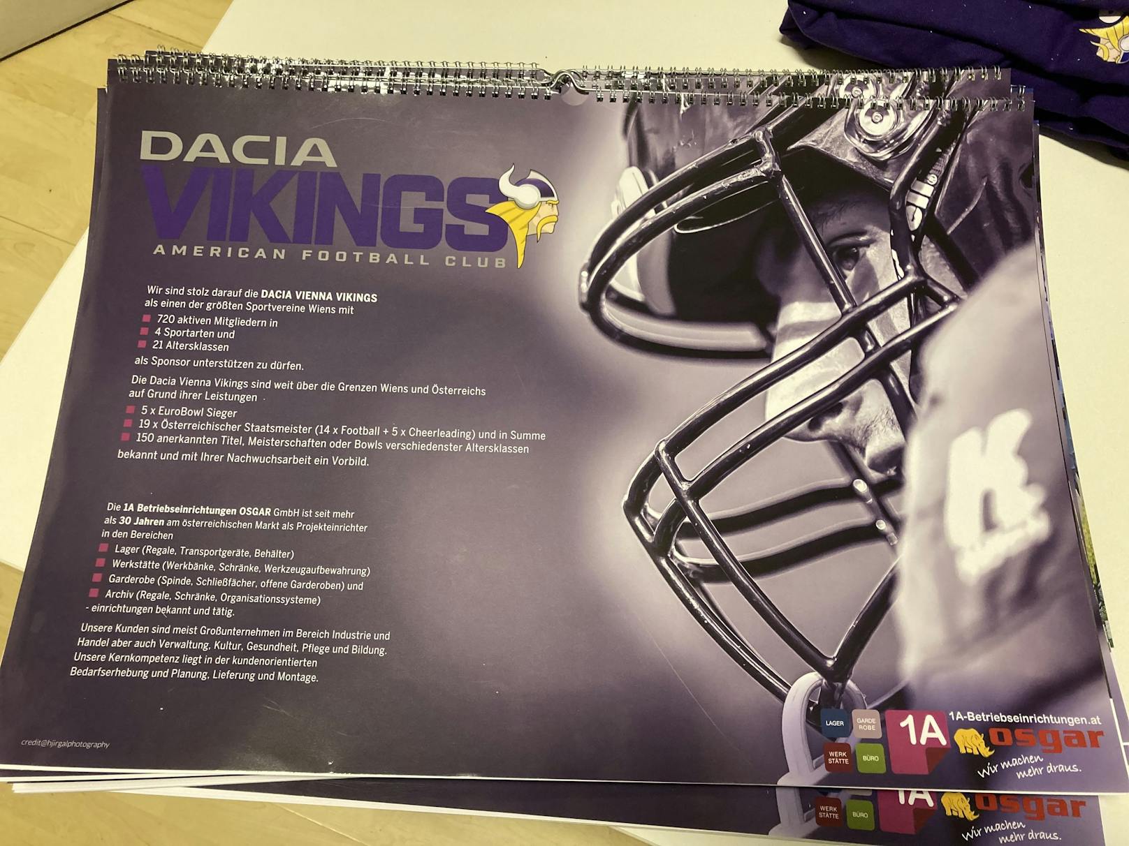 Hochglanz-Kalender "2021 Dacia Vikings Saisonkalender"