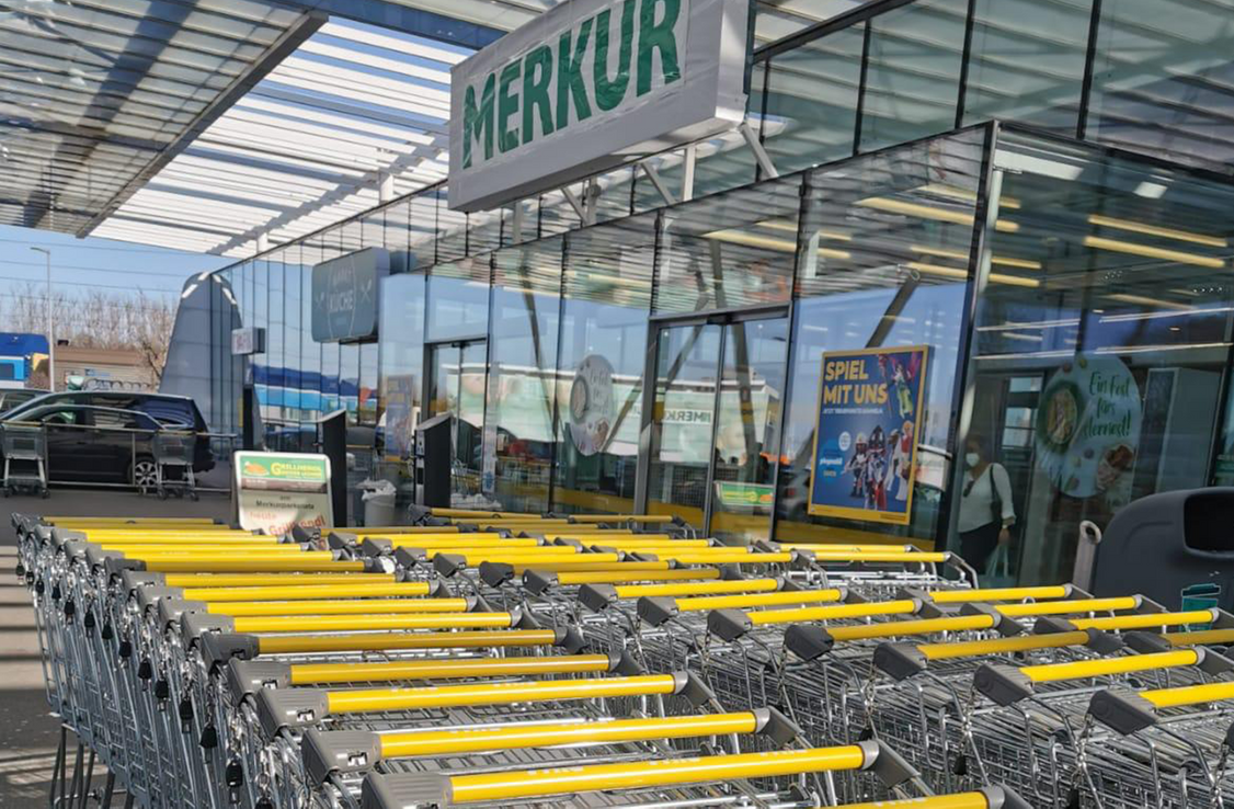 Die Veränderungen bei Merkur sind im vollen Gange: das Billa-Gelb hält Einzug