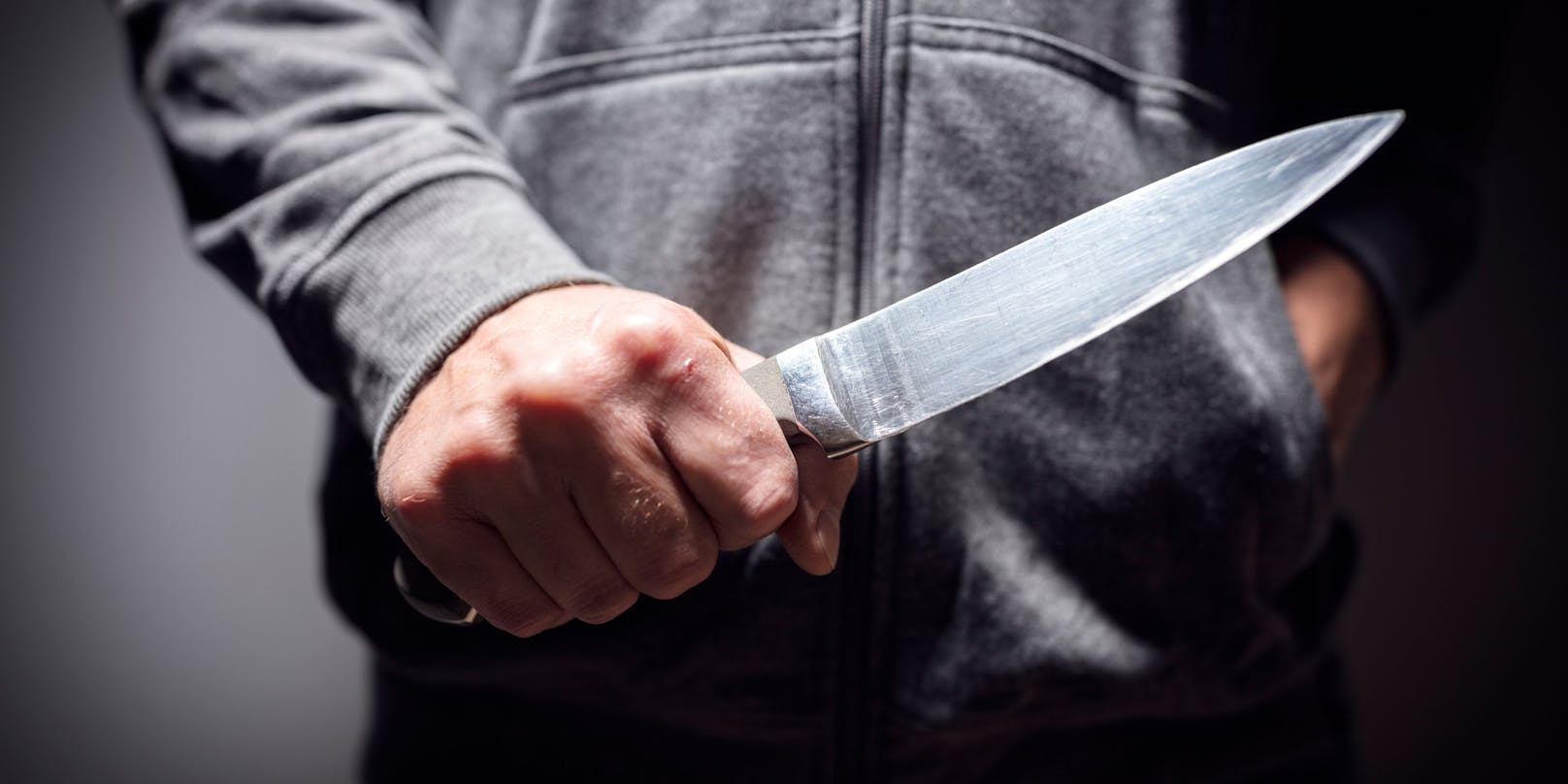 Wegen einer Packung Zigaretten sah ein 13-Jähriger aus dem Bezirk Murau rot und bedrohte eine Trafikantin mit einem Messer.