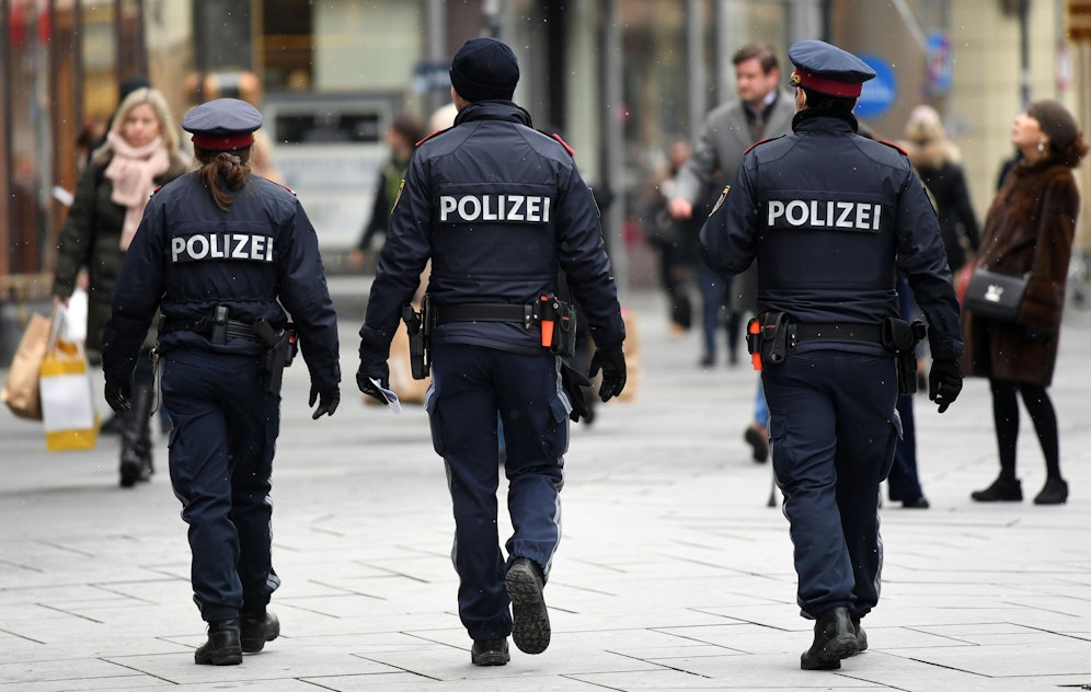 Mehr Schwerpunkt-Kontrolle der Polizei: Aufgrund steigender Corona-Zahlen werden die Maßnahmen wieder verschärft.