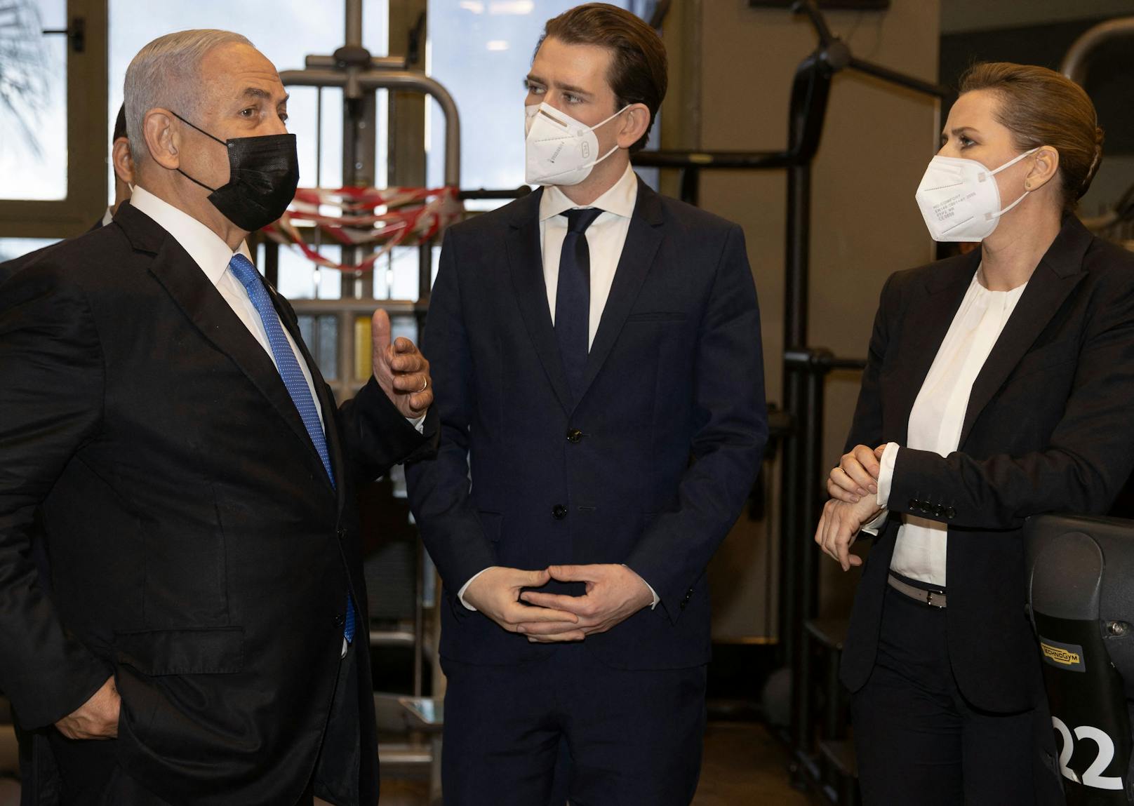 Bundeskanzler Sebastian Kurz (ÖVP) und seine dänische Amtskollegin Mette Frederiksen bei ihrer Ankunft am 4. März 2021 in Jerusalem im Rahmen einer eintägigen Visite mit Premier Benjamin Netanjahu.