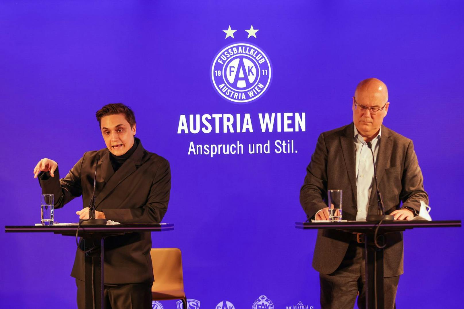 Luka Sur und Austria-Präsident Frank Hensel.