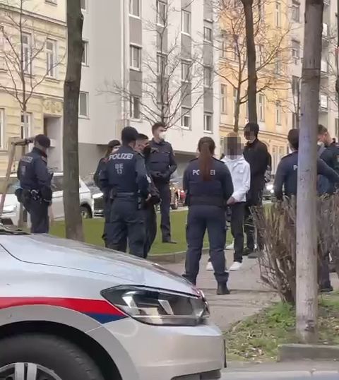 Die Polizei hielt eine Teenie-Gruppe am Gürtel an.
