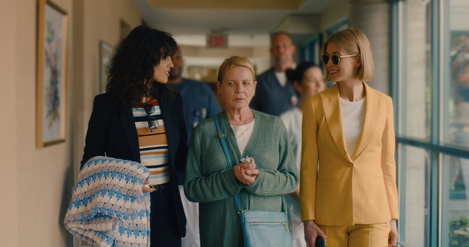 <strong>"I Care A Lot" auf Netflix: </strong>Drama. Eine Betreuerin eignet sich das Vermögen der Senioren in ihrer Fürsorge auf höchst zweifelhafte Weise an. Allerdings steht ihre neueste „Eroberung“ nicht alleine da. Mit Rosamund Pike (gewann für ihre Rolle in dem Film einen Golden Globe)