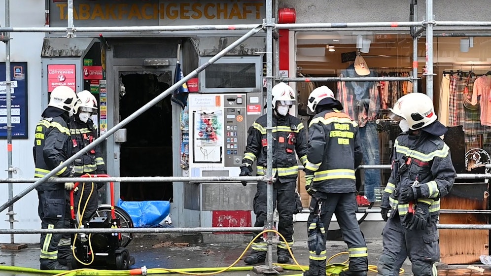 Am 5. März 2021 übergoss ihr Ex-Partner Nadine W. in ihrer Trafik in Wien-Alsergrund mit Benzin, zündete sie an. Die Frau verstarb vier Wochen später.