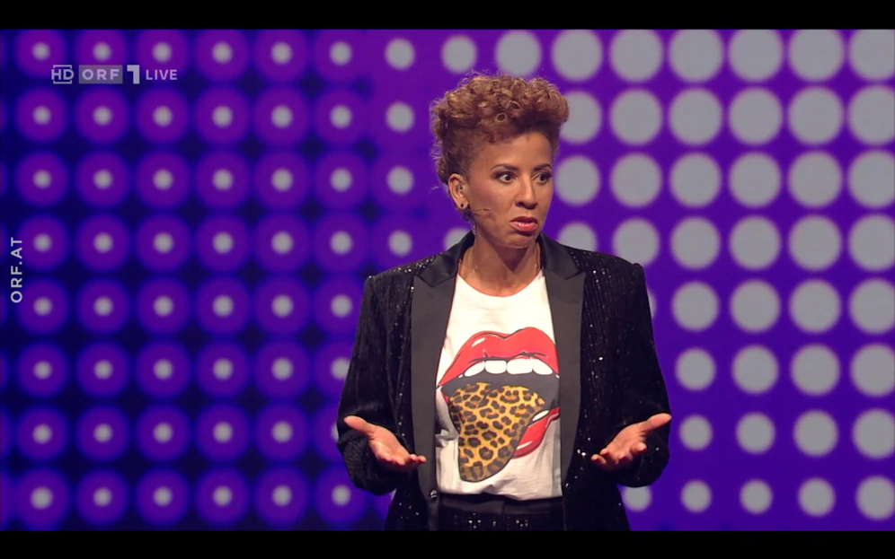 Ist Arabella ein Fan der Rolling Stones? Oder will sie etwas anderes mitteilen? 