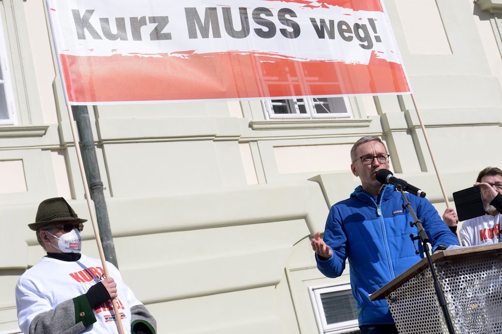 Herbert Kickl bei der Corona-Kundgebung in Wien.