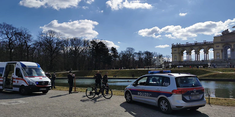 Ein unerwünschter Badegast weigerte sich am Samstag, einen Brunnen zu verlassen