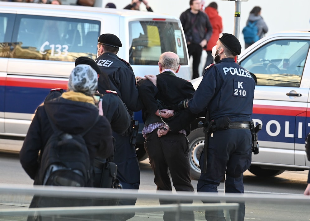 Bei der Demonstration in Innsbruck wurden 29 Personen angezeigt. Archivbild vom 20. Februar 2021.