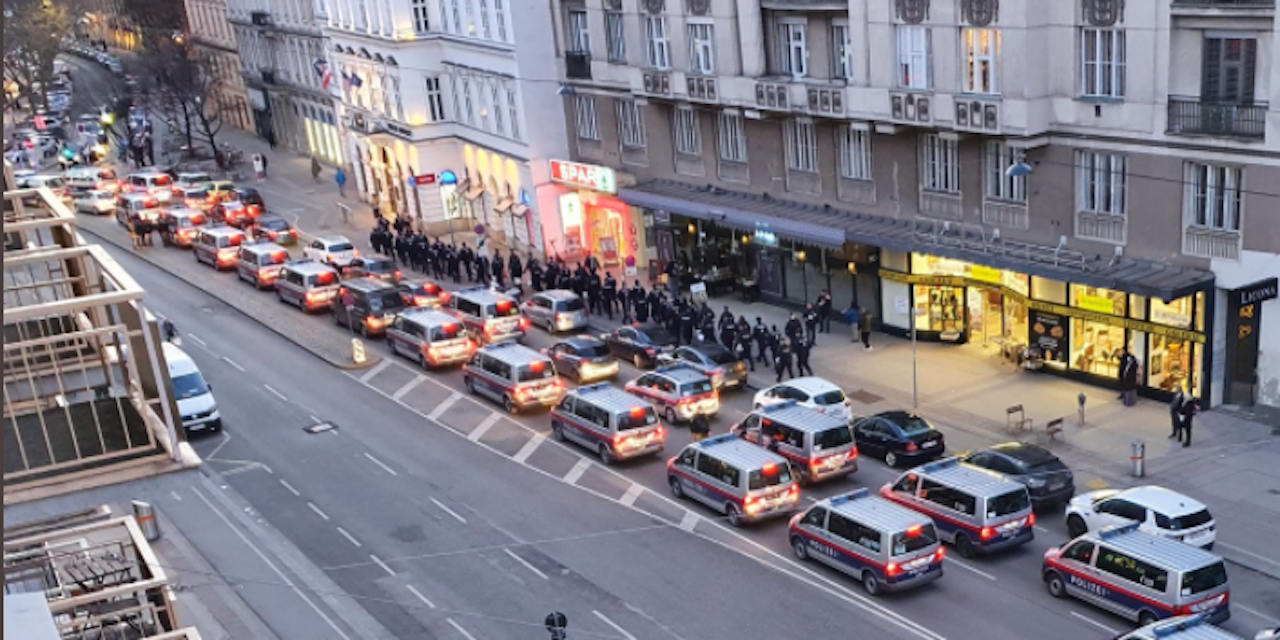 Chaots storm insurance and injure employees – Vienna