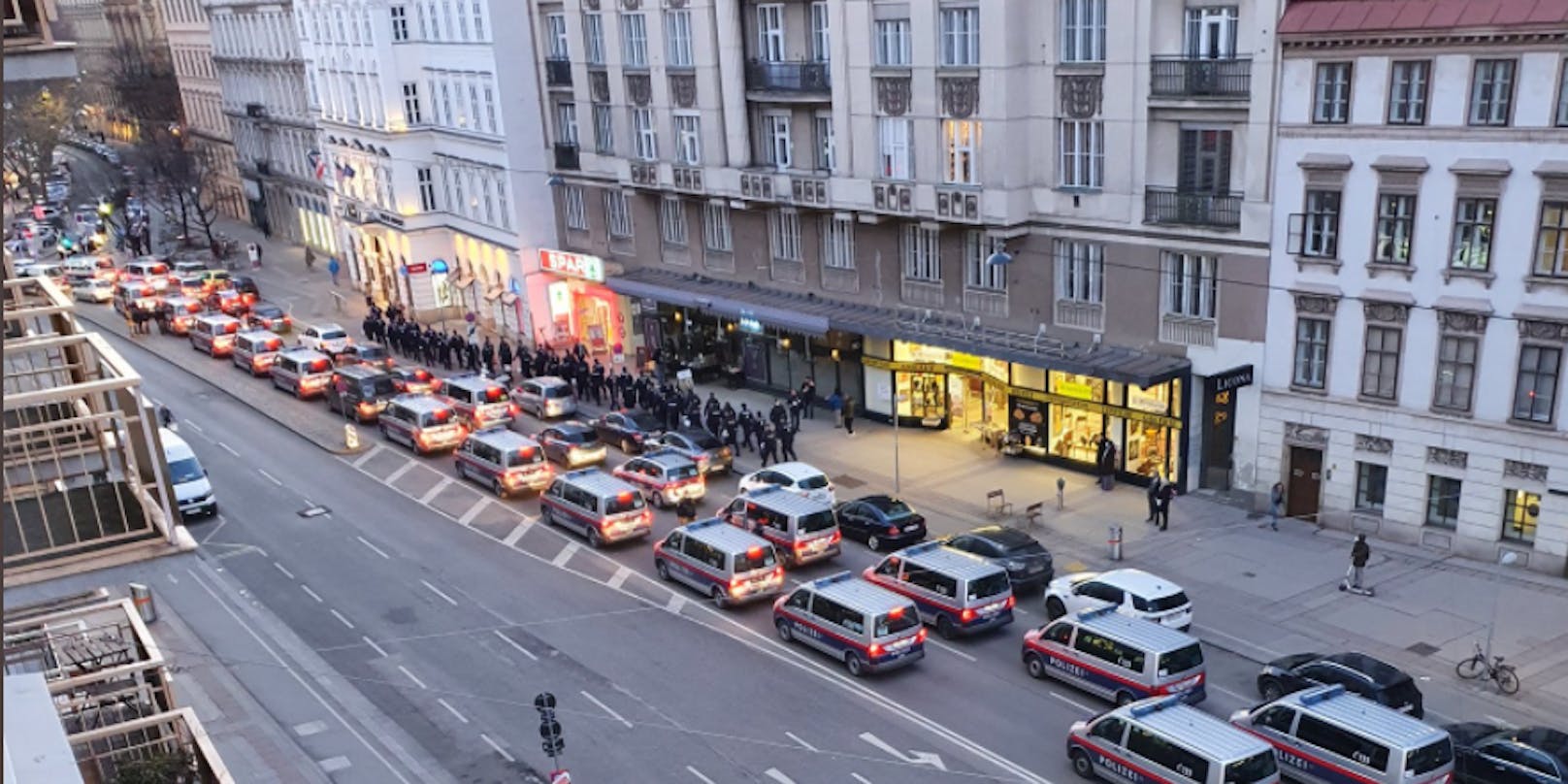 Das massive Polizeiaufgebot in der Wiener City