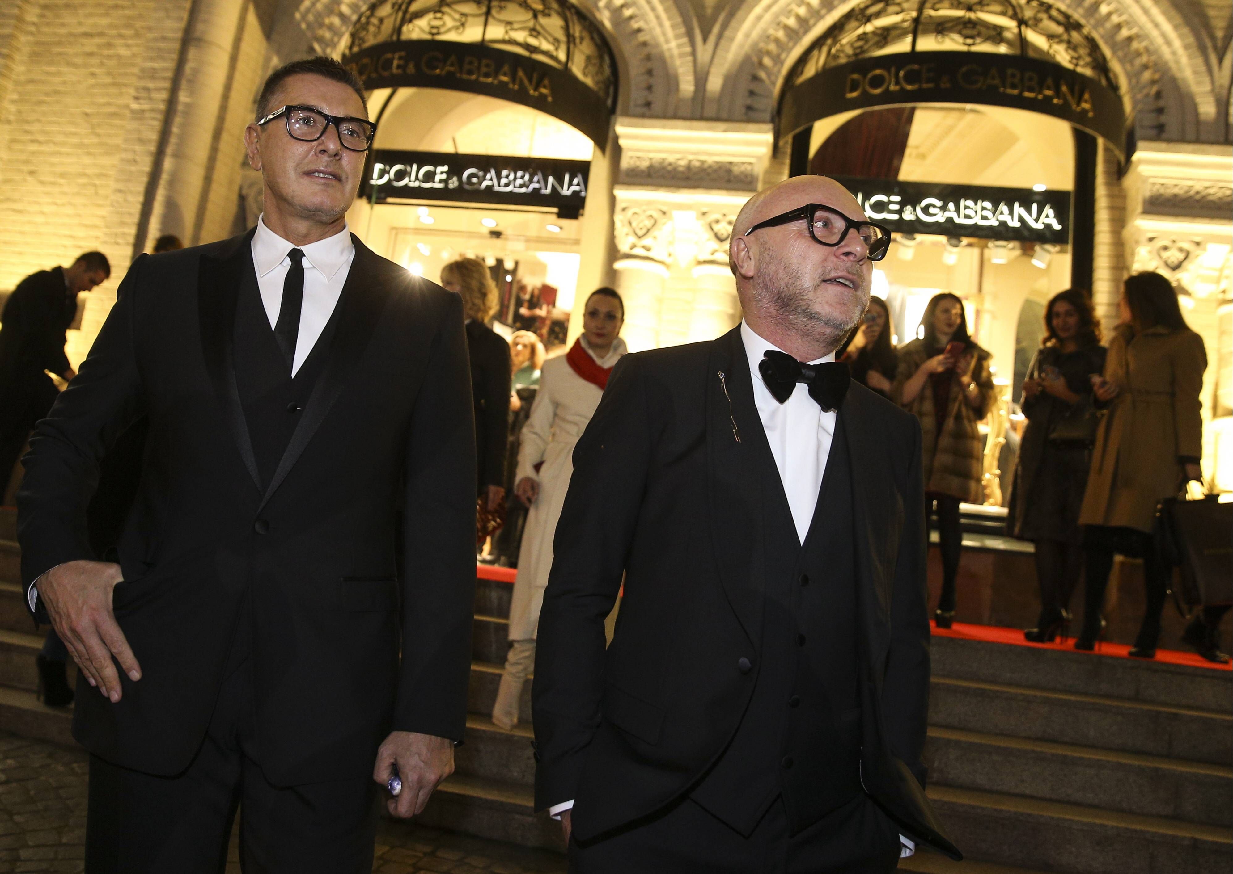 Domenico Dolce (rechts) und Stefano Gabbana hängt ihr Rassismus-Debakel noch nach. Jetzt wärmen sie ihn vor Gericht auf.