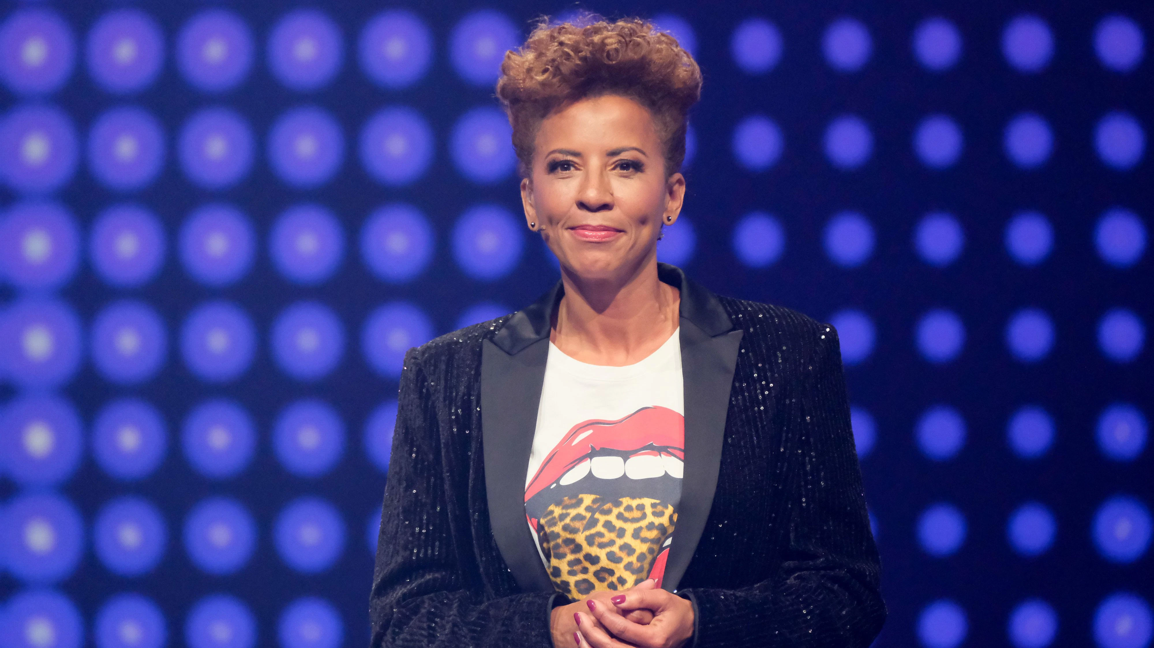 "Starmania"-Urgestein <strong>Arabella Kiesbaue</strong>r führt durch die Shows. Für ihre Moderation erntet sie im Netz aber negative Kommentare.