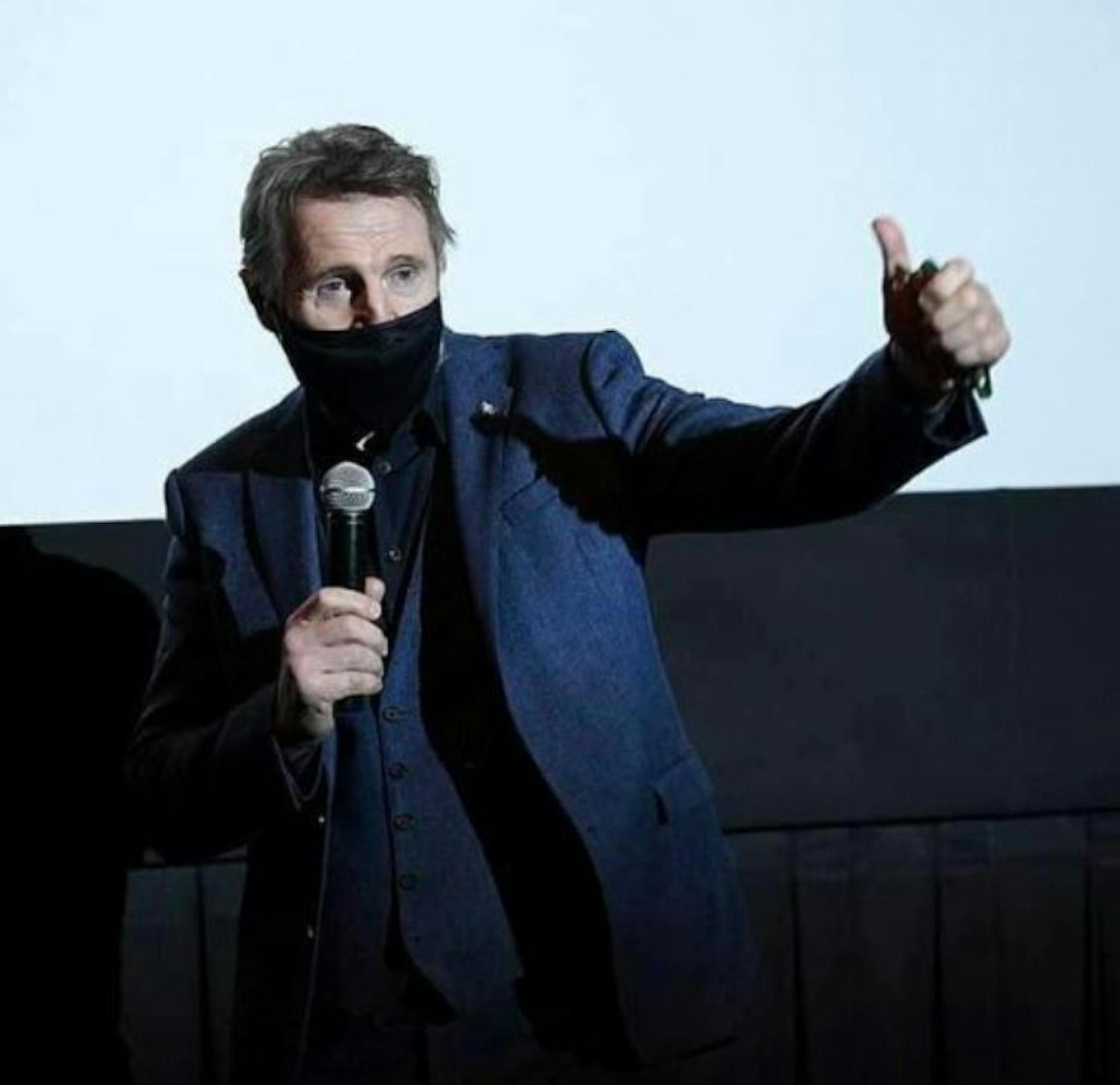 Liam Neeson überrascht Filmfans bei Kinobesuch