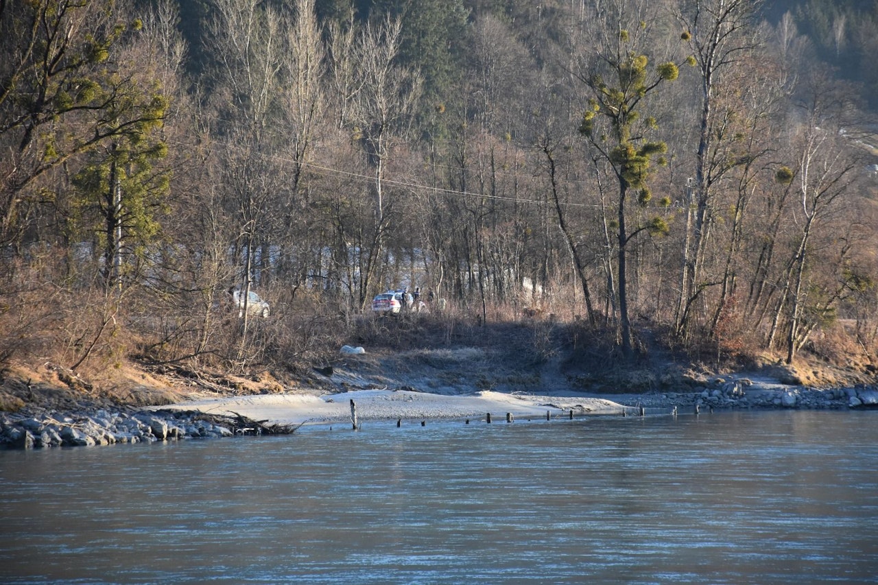Heute.at - Spaziergänger entdeckt weibliche Leiche im Inn