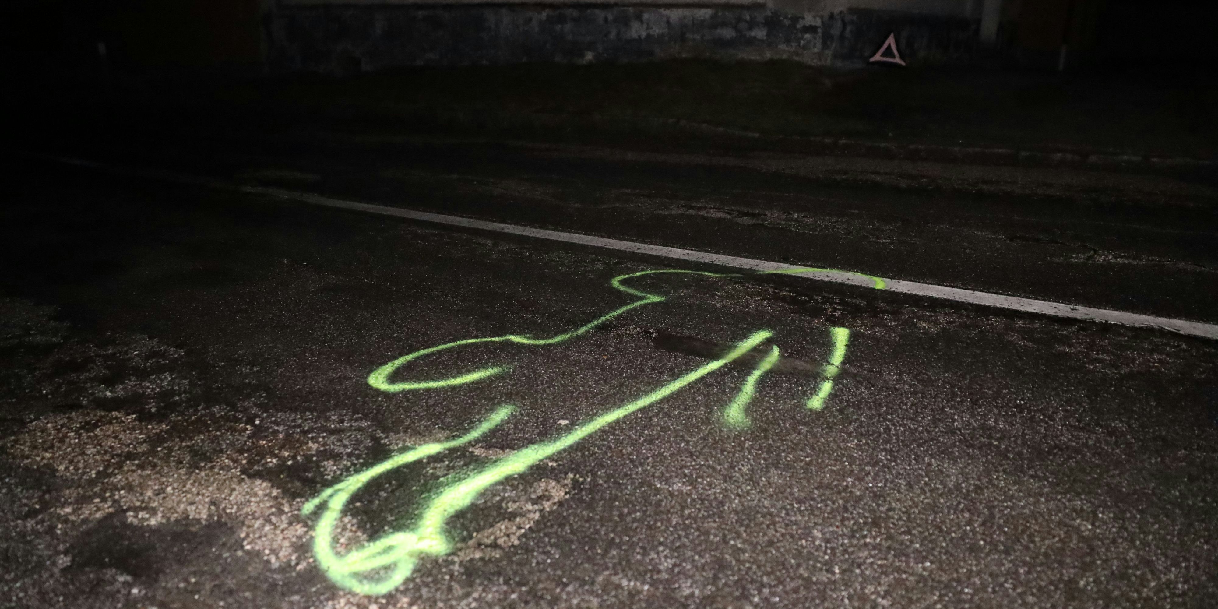 Der Mann wurde von einem Pkw überfahren.