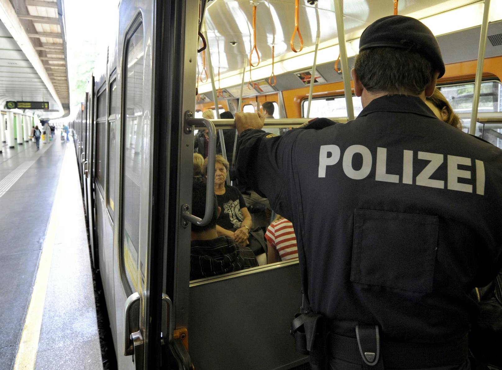 Polizei in der U-Bahn